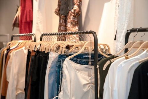 開(kāi)服裝店，如何巧妙應(yīng)對(duì)顧客對(duì)價(jià)格的質(zhì)疑